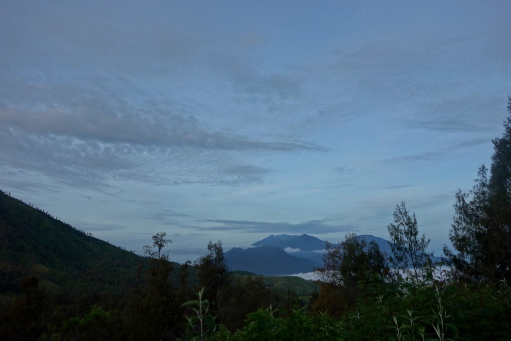 Tusmørke inden solopgang ved Mount Ijen