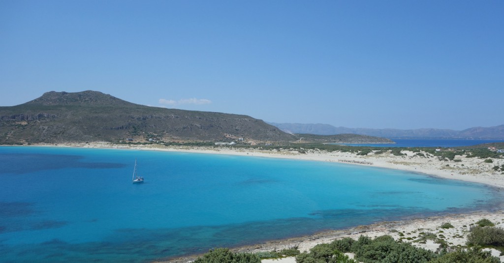 Enligt skib ved Simos Beach på Elafonisos