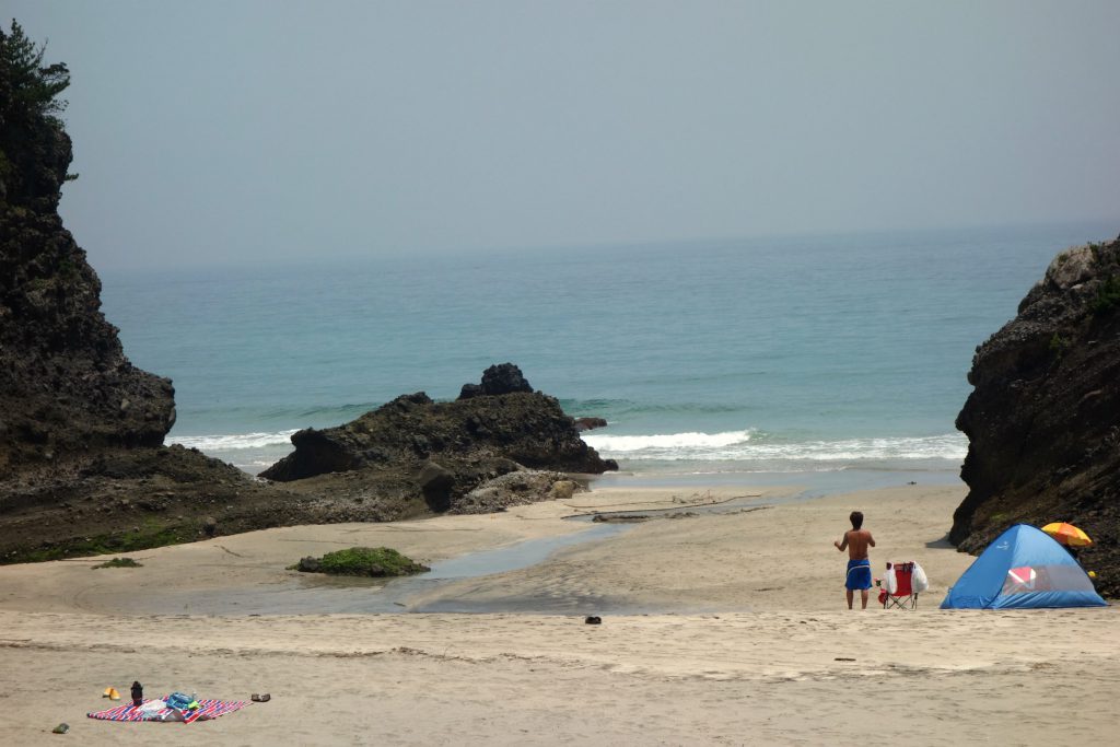 Klipper ved Kisami Ohama Beach