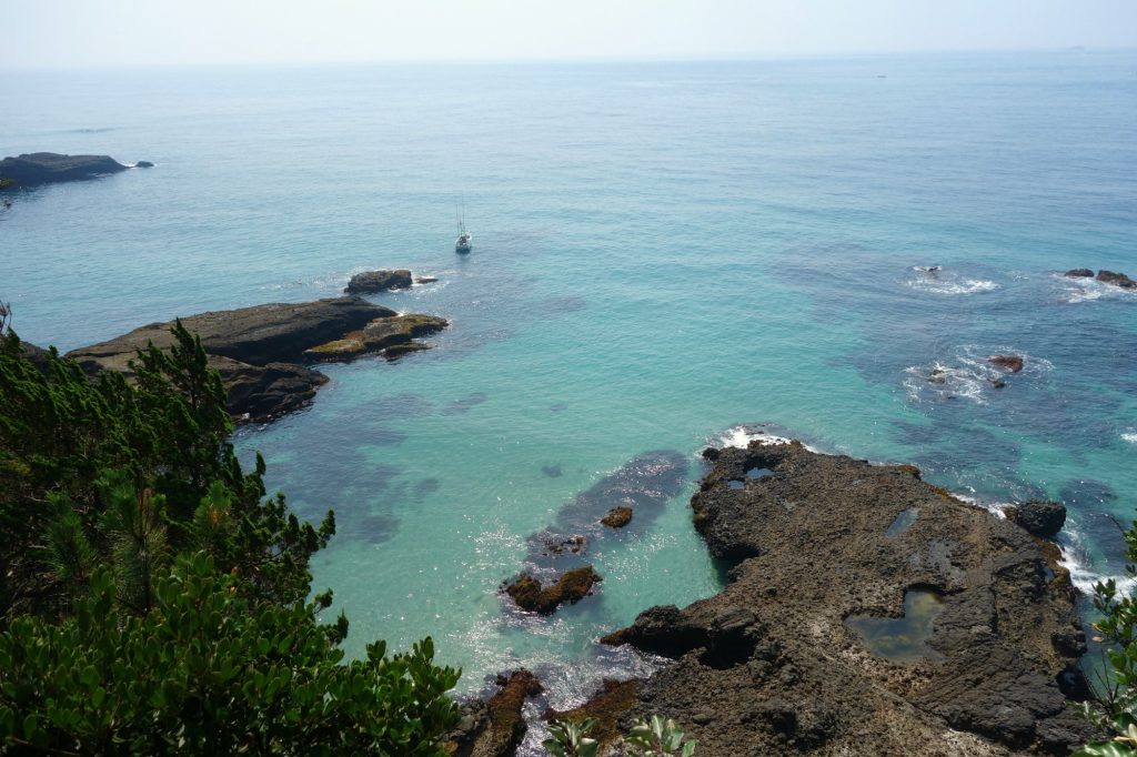 Kysten ved byen Shimoda strand i japan