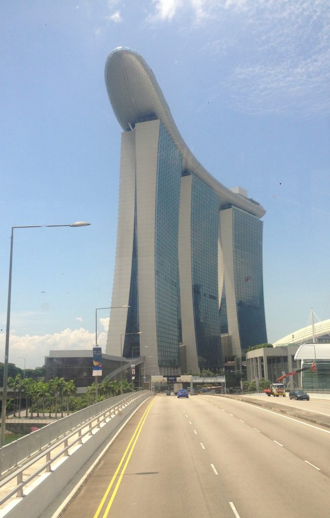 I bussen mod Hotel Marina Bay Sands