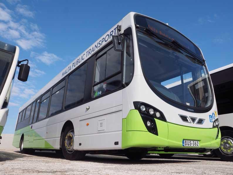 Sådan kommer du nemt rundt med bus på Malta