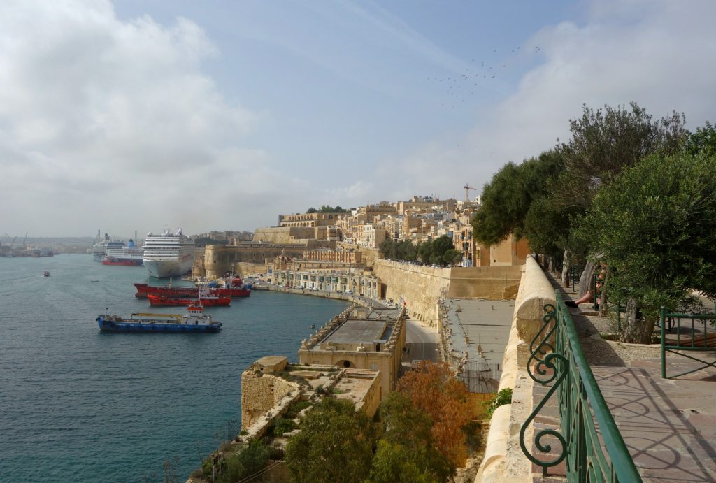 Grand Harbour view fra Lower Barracca Gardens