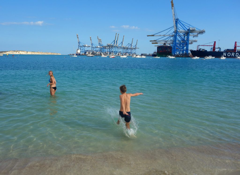 Playa Birzebbugia og alle kranerne