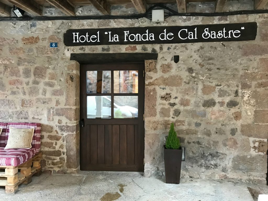Indgangen til Hotel Cal Sastre