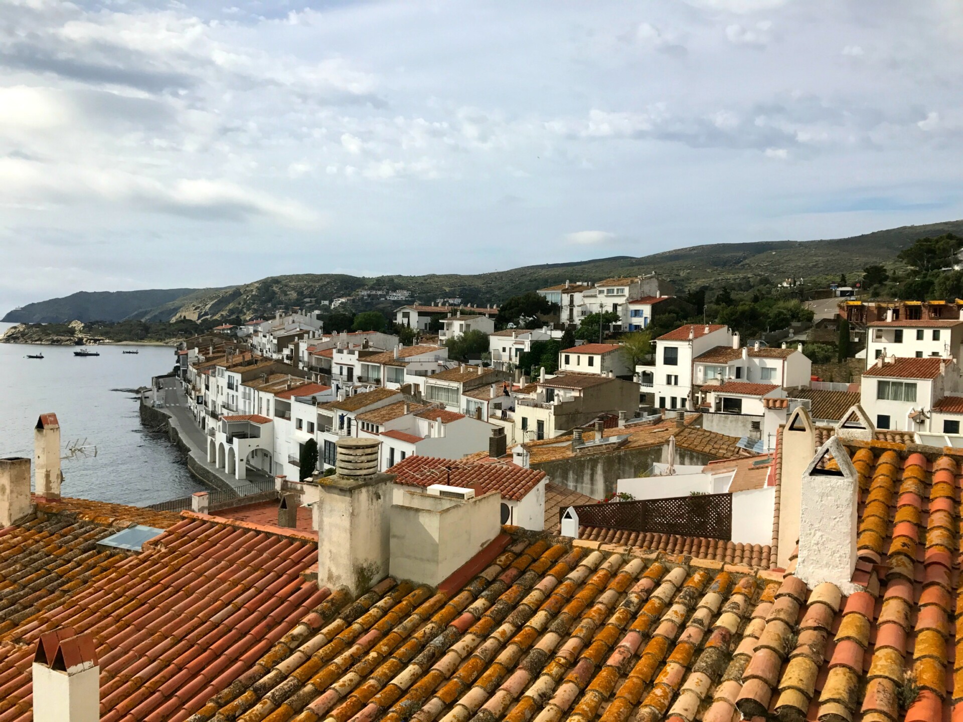 Besøg den charmerende hvide by Cadaqués langs Costa Brava kysten