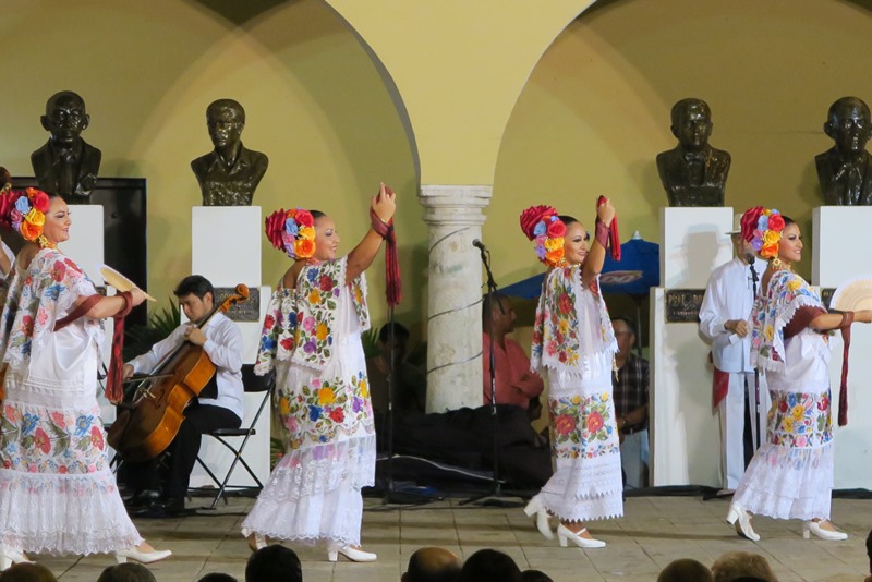 http://twodanesontour.com/2015/07/merida/