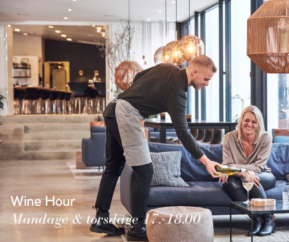 Hotel oasia wine hour
