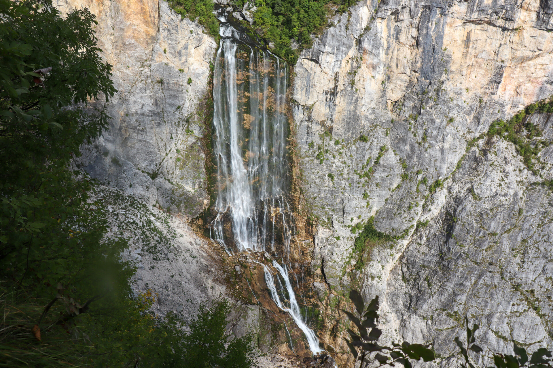 Hele boka vandfald i slovenien